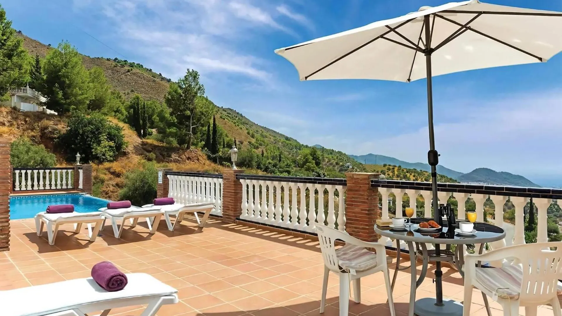 Grosszuegige Villa Pedregal Mit Terrasse Und Pool Frigiliana Spain
